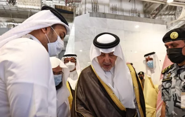 أمير منطقة مكة المكرمة يدشن معرضا رقميا بست لغات لأدوات غسل الكعبة المشرفة