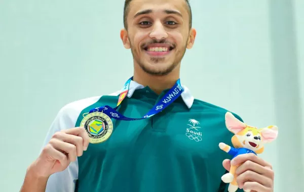 على العيسى يفوز بالميدالية الذهبية في دورة الألعاب الخليجية الثالثة - الصورة من حساب اللجنة الأولمبية والبارالمبية السعودية على تويتر
