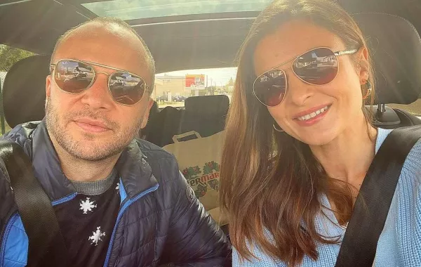 مكسيم خليل وزوجته - صورة من حسابه الرسمي على انستغرام